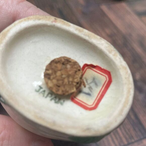 Vintage 1940s Murutomoware Bee Hive Cottage Salt & Pepper Shakers - Picture 8 of 9